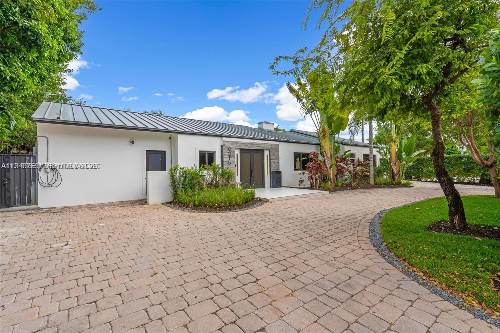 BISCAYNE PINES - Residential