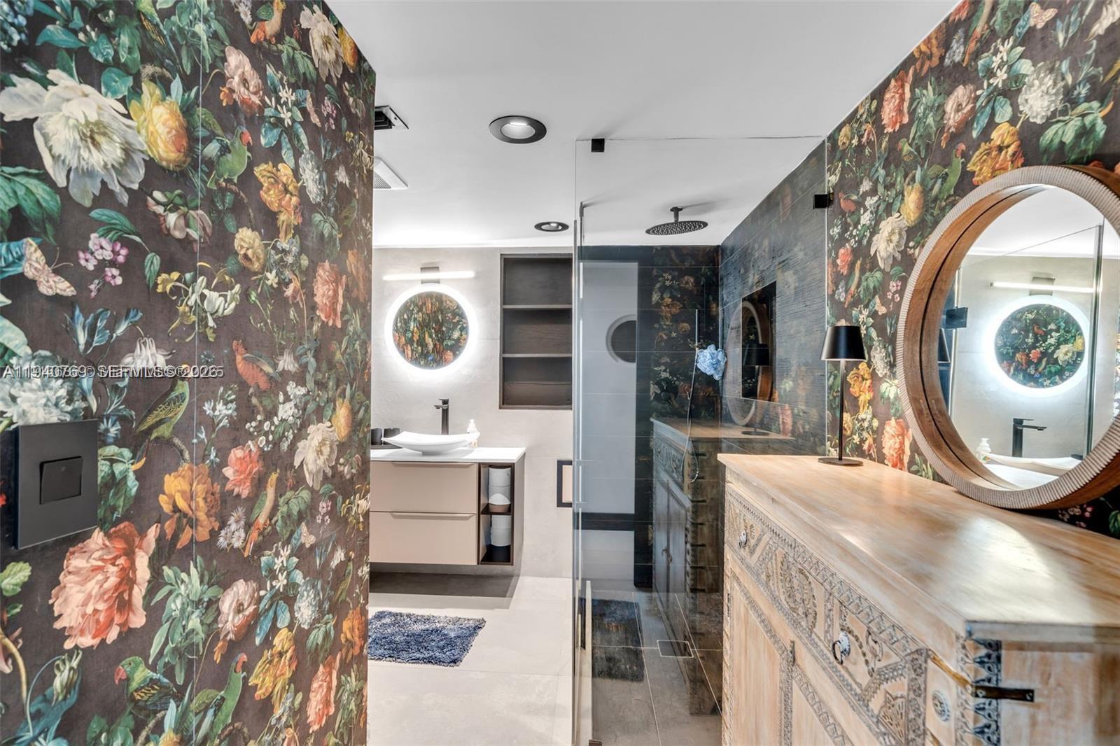 BISCAYNE PINES - Residential