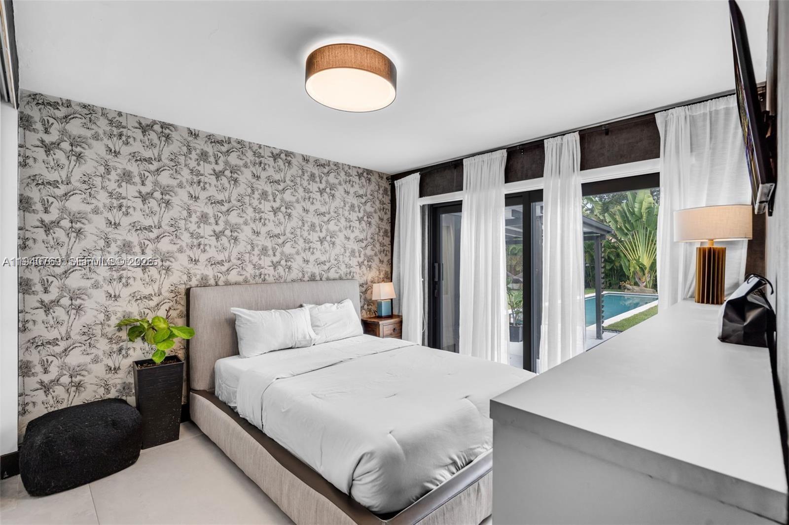 BISCAYNE PINES - Residential