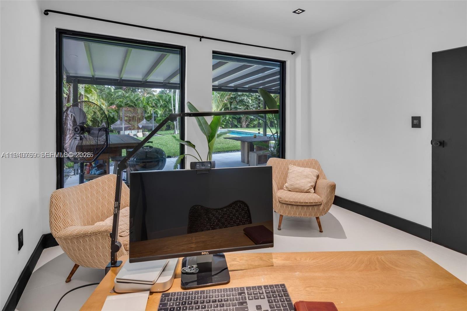 BISCAYNE PINES - Residential