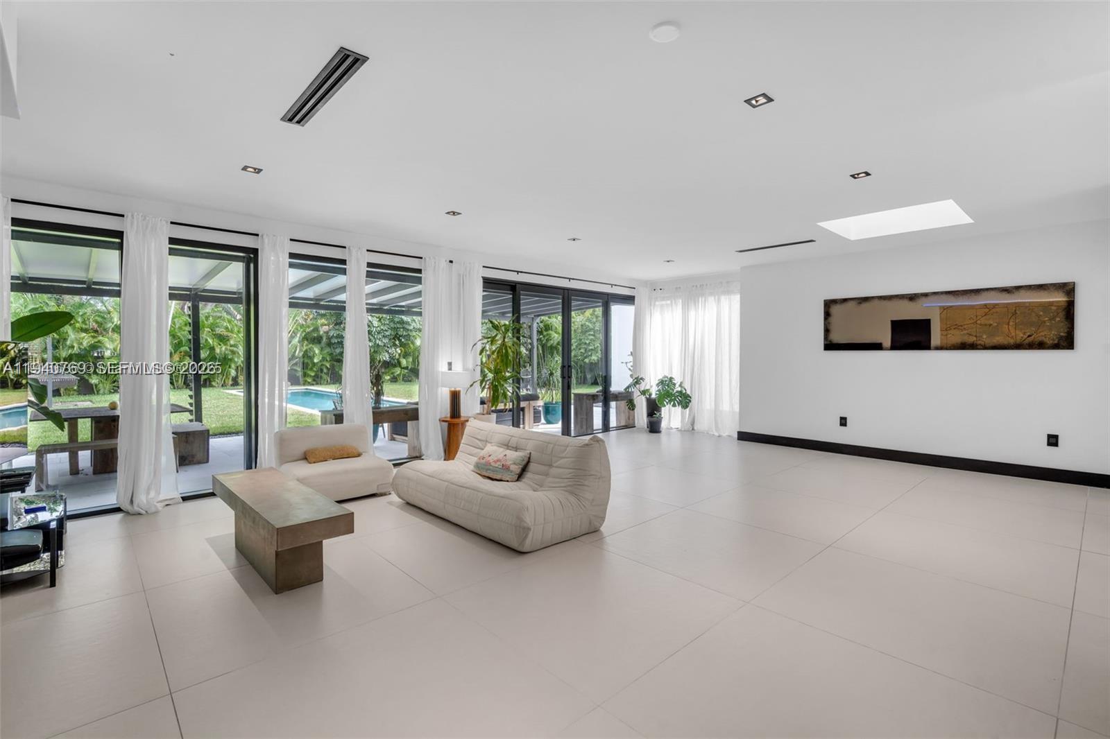 BISCAYNE PINES - Residential