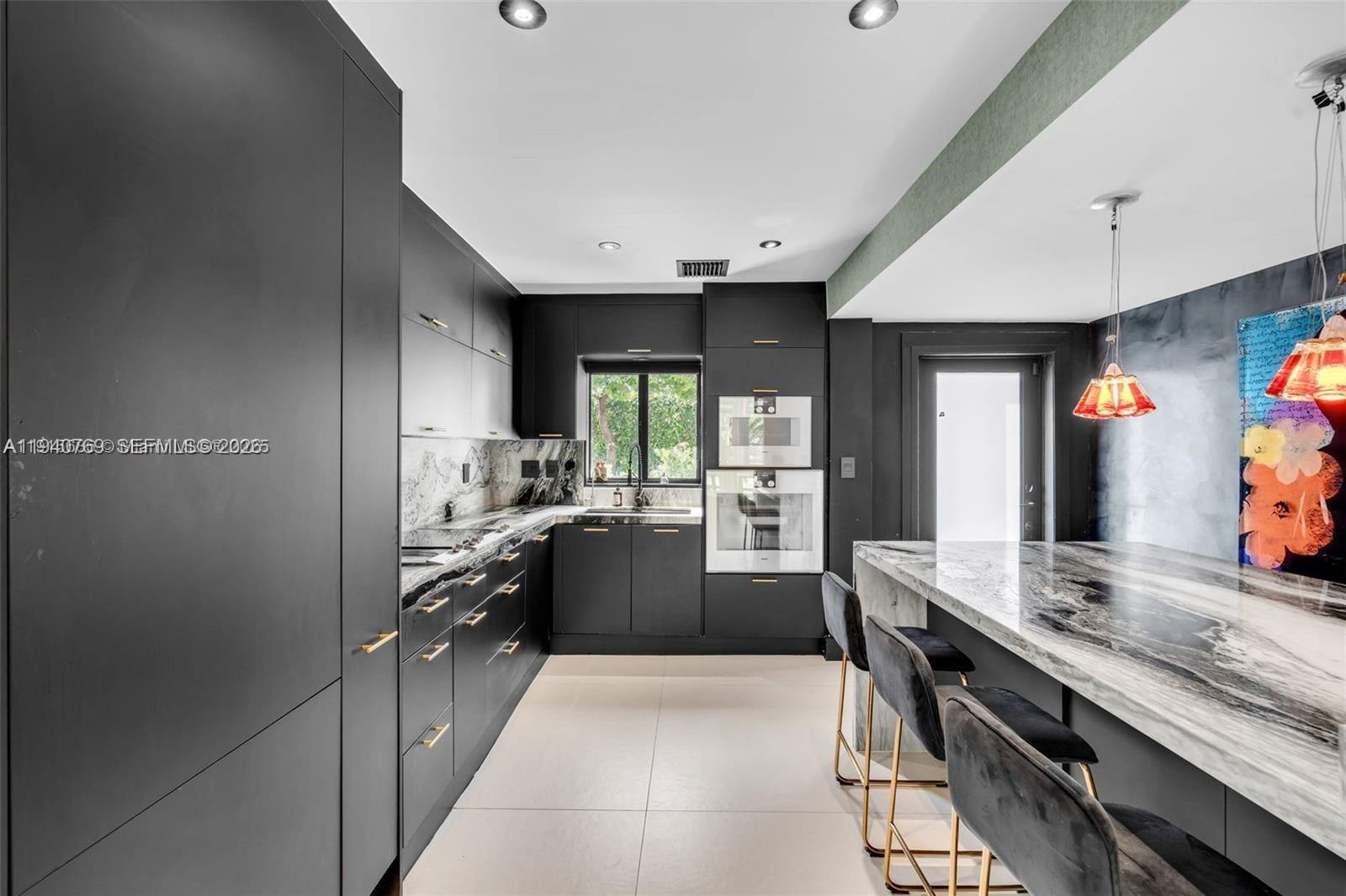 BISCAYNE PINES - Residential