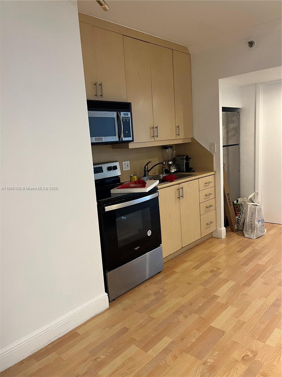 THE DECOPLAGE CONDO - Residential Lease