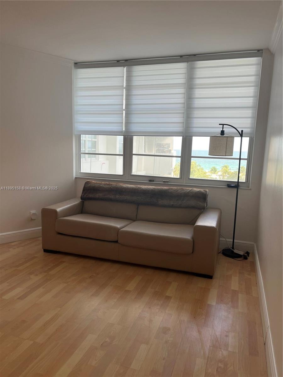 THE DECOPLAGE CONDO - Residential Lease