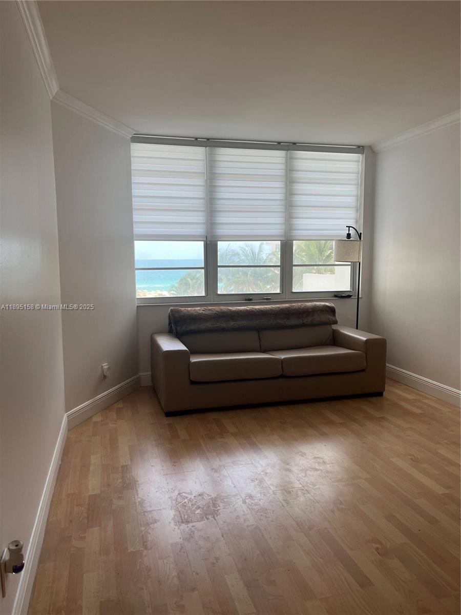 THE DECOPLAGE CONDO - Residential Lease