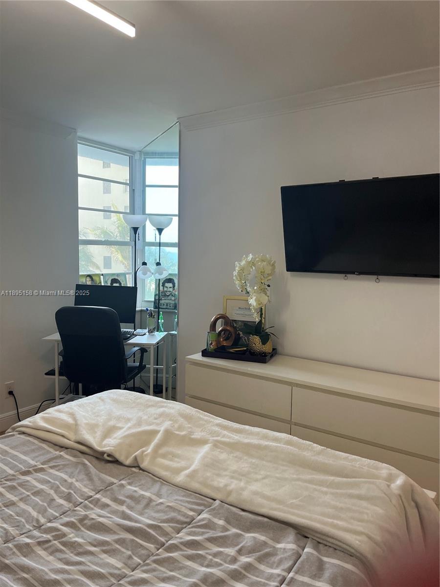 THE DECOPLAGE CONDO - Residential Lease