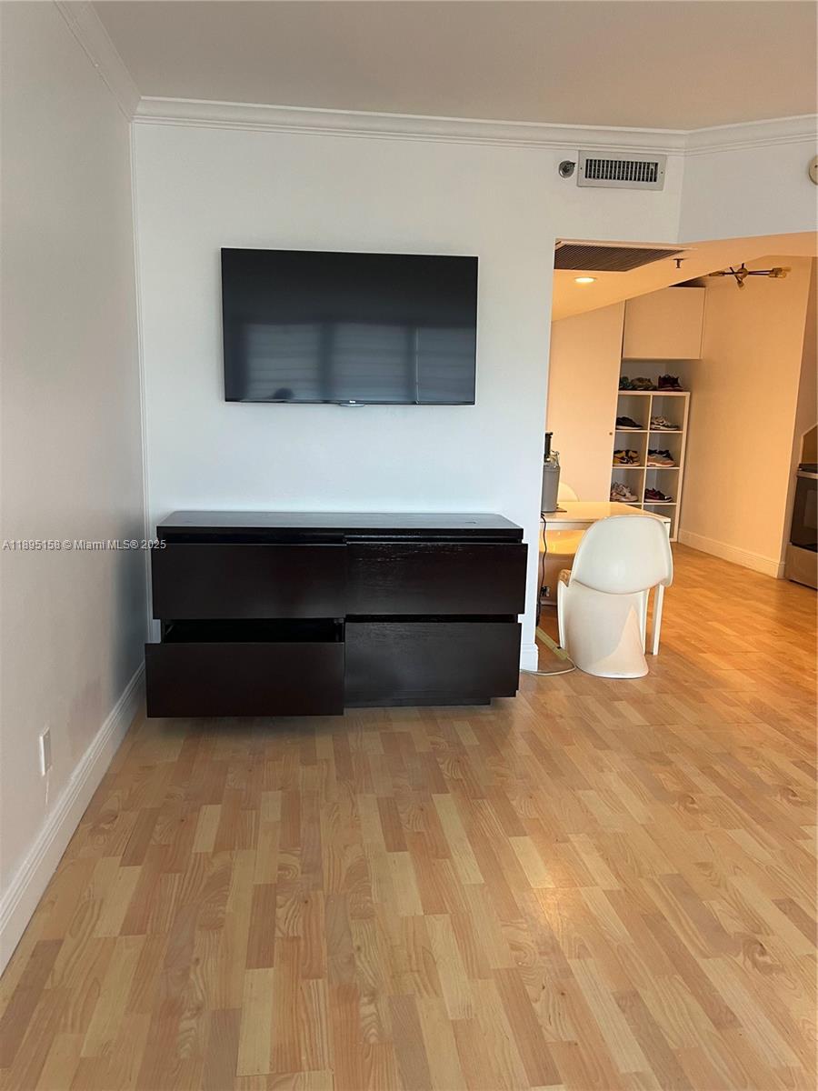 THE DECOPLAGE CONDO - Residential Lease