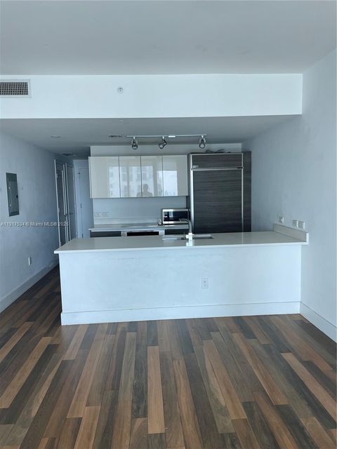 1100 S MIAMI AVE 4111 Miami FL 33130