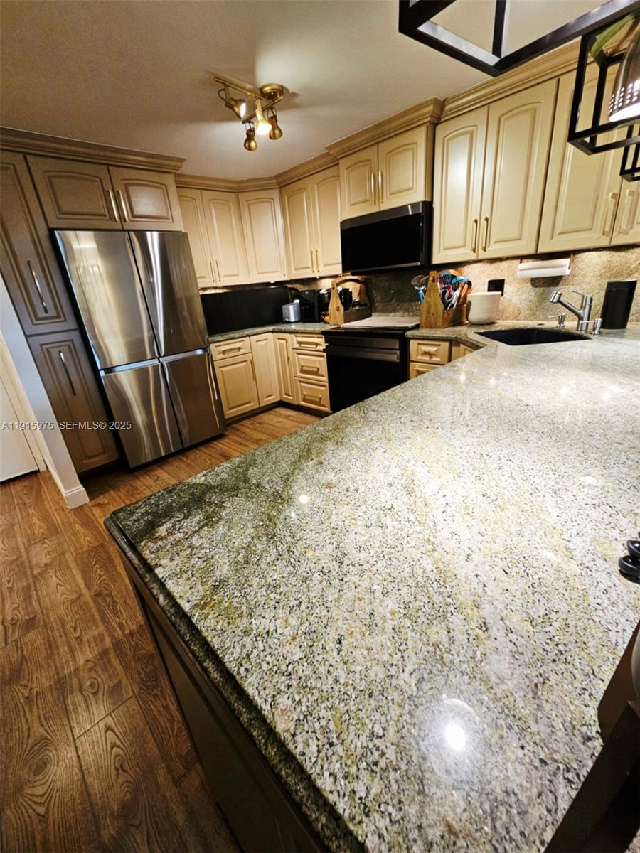 DRAKE TOWER CONDO - Residential