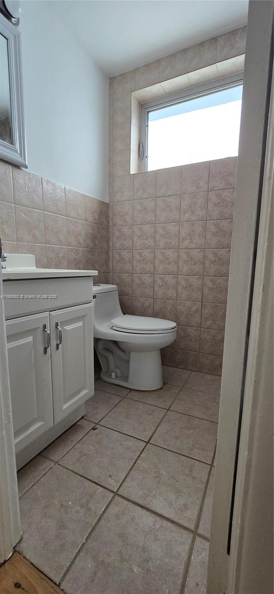 COCONUT GROVE SEC PART 1 - Residential Lease