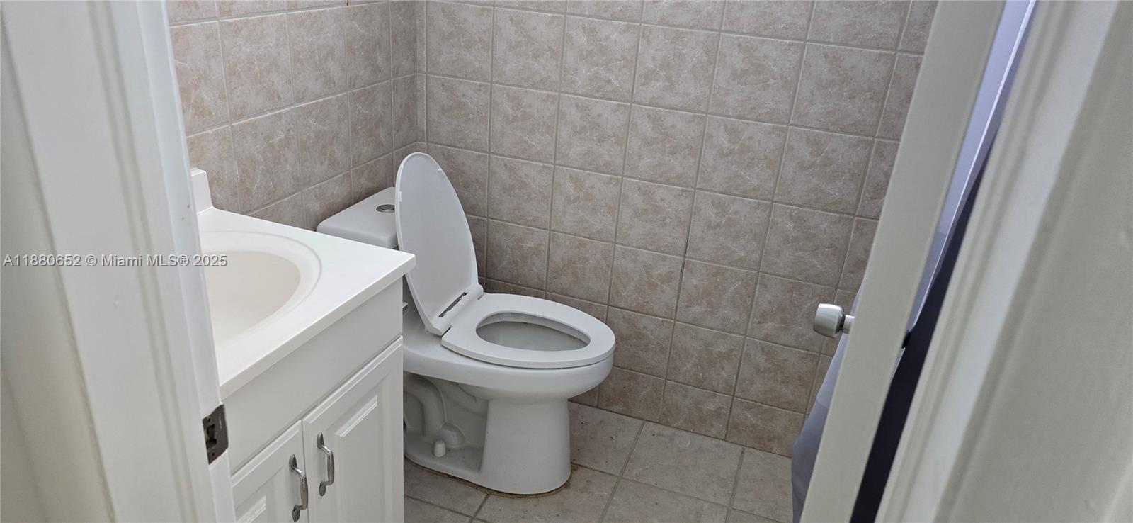 COCONUT GROVE SEC PART 1 - Residential Lease