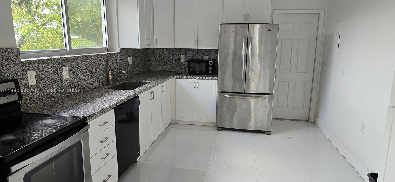 COCONUT GROVE SEC PART 1 - Residential Lease