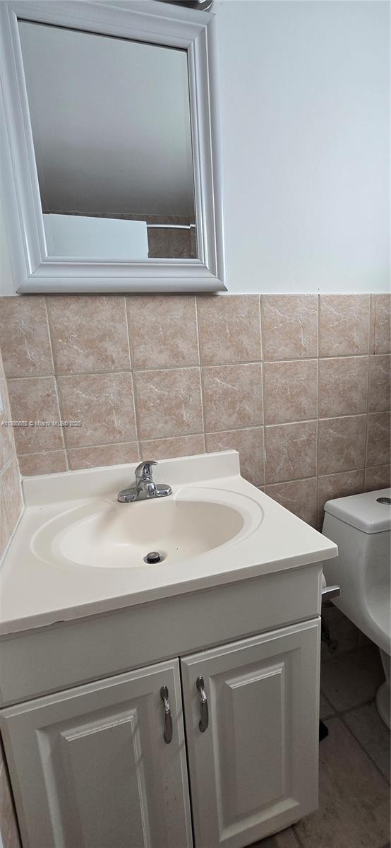 COCONUT GROVE SEC PART 1 - Residential Lease