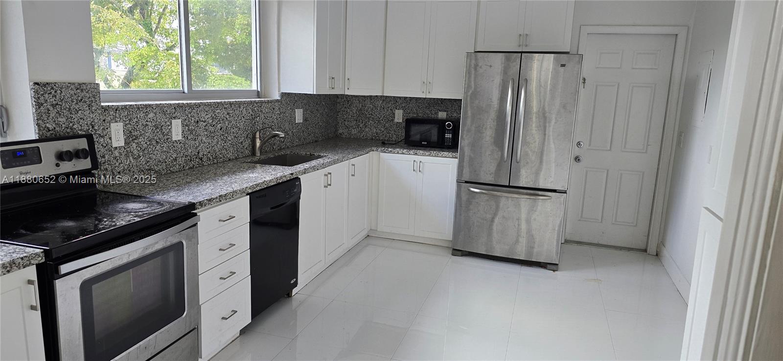 COCONUT GROVE SEC PART 1 - Residential Lease