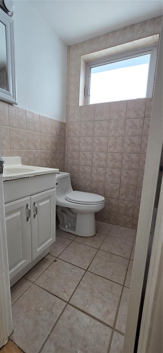 COCONUT GROVE SEC PART 1 - Residential Lease