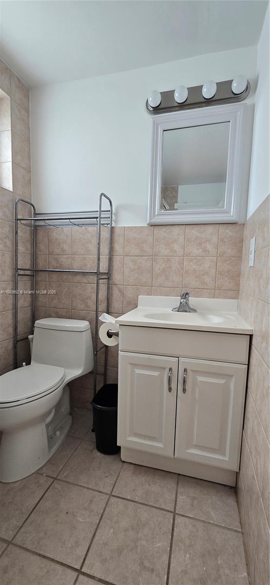 COCONUT GROVE SEC PART 1 - Residential Lease