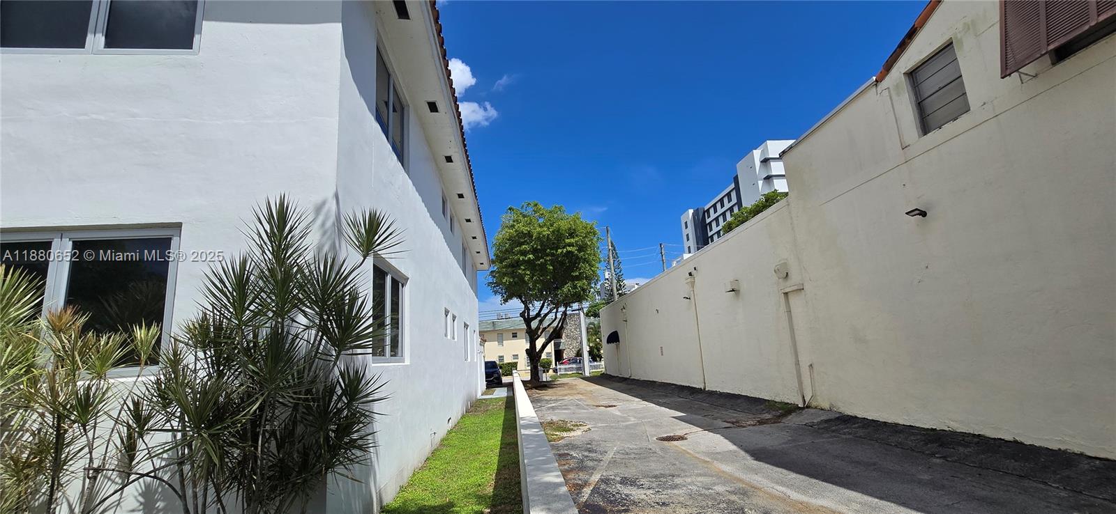 COCONUT GROVE SEC PART 1 - Residential Lease