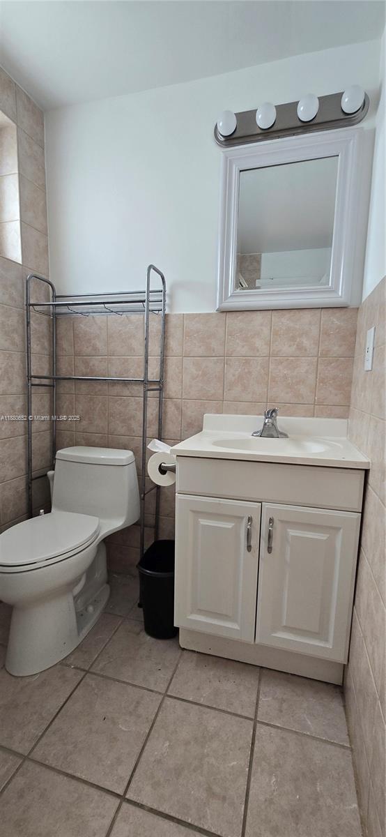 COCONUT GROVE SEC PART 1 - Residential Lease