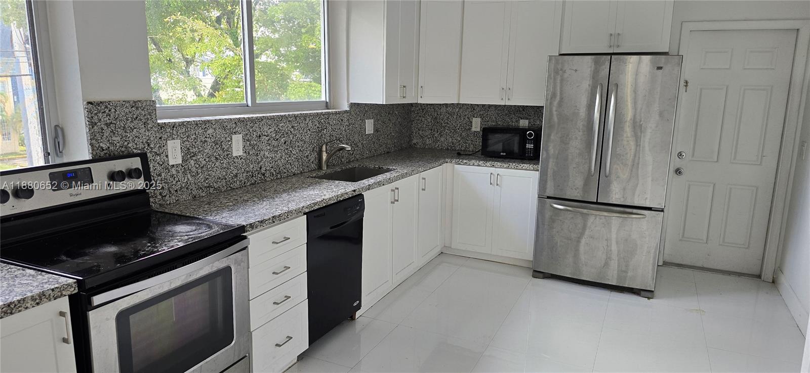 COCONUT GROVE SEC PART 1 - Residential Lease