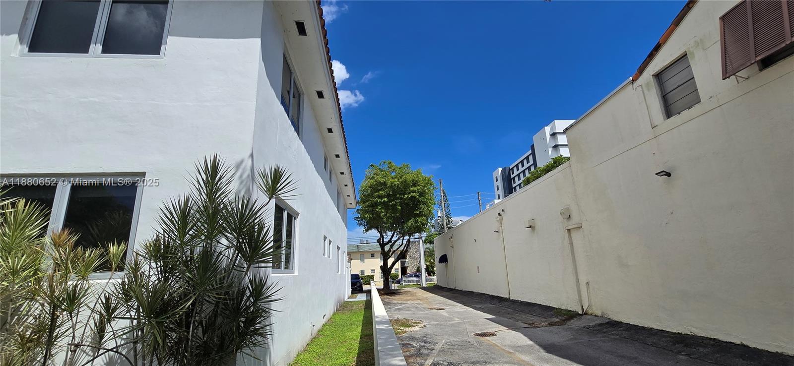 COCONUT GROVE SEC PART 1 - Residential Lease