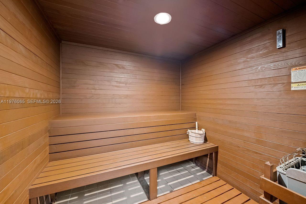 PALMS TOWER TWO CONDO - Residential Lease