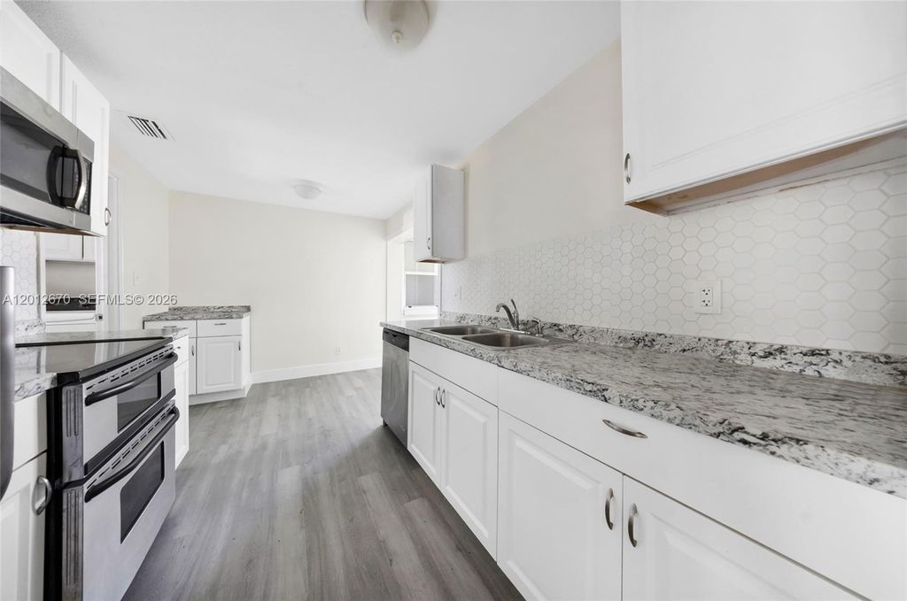 Photo of 2520 NW 2nd Dr, Pompano Beach, FL 33064 (MLS # A12012670)