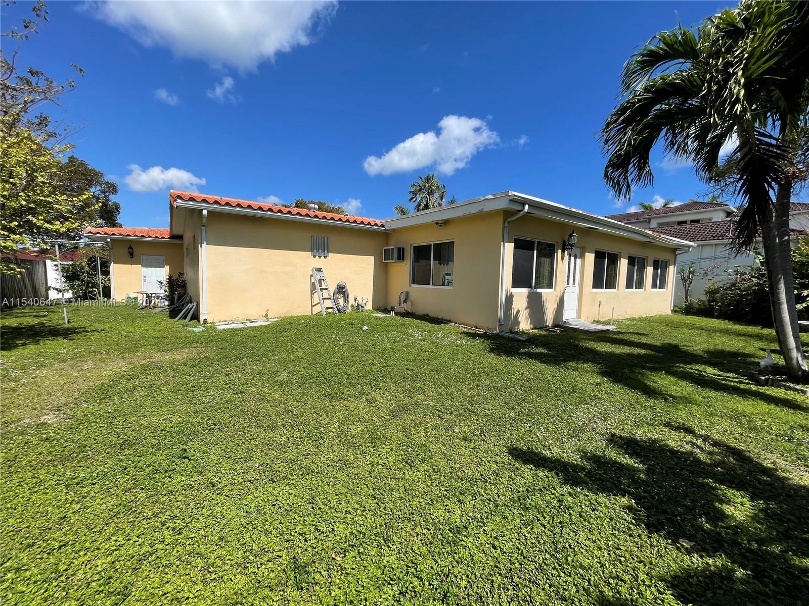 HOLLYWOOD GOLF ESTATES SE - Residential Lease