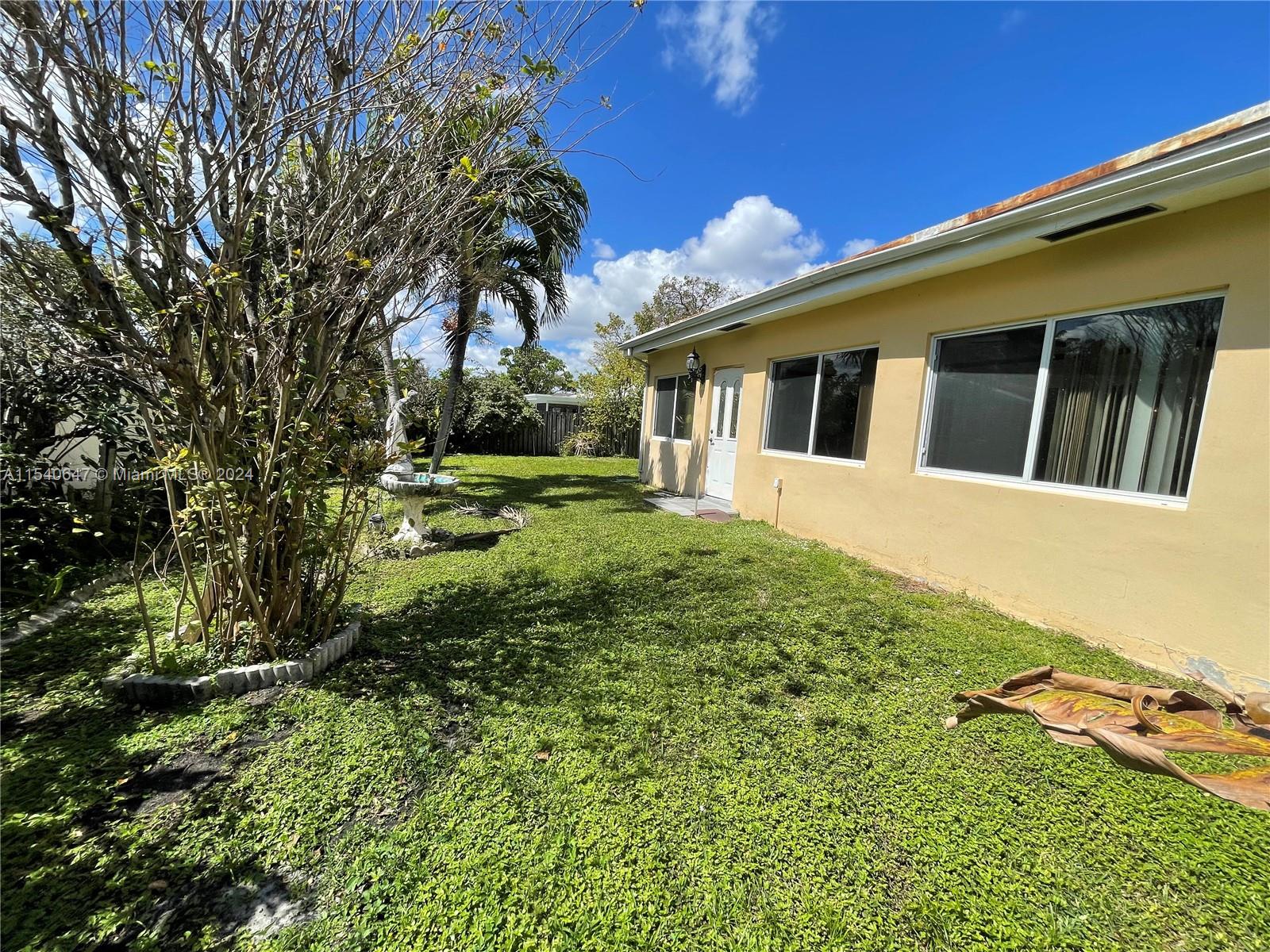 HOLLYWOOD GOLF ESTATES SE - Residential Lease