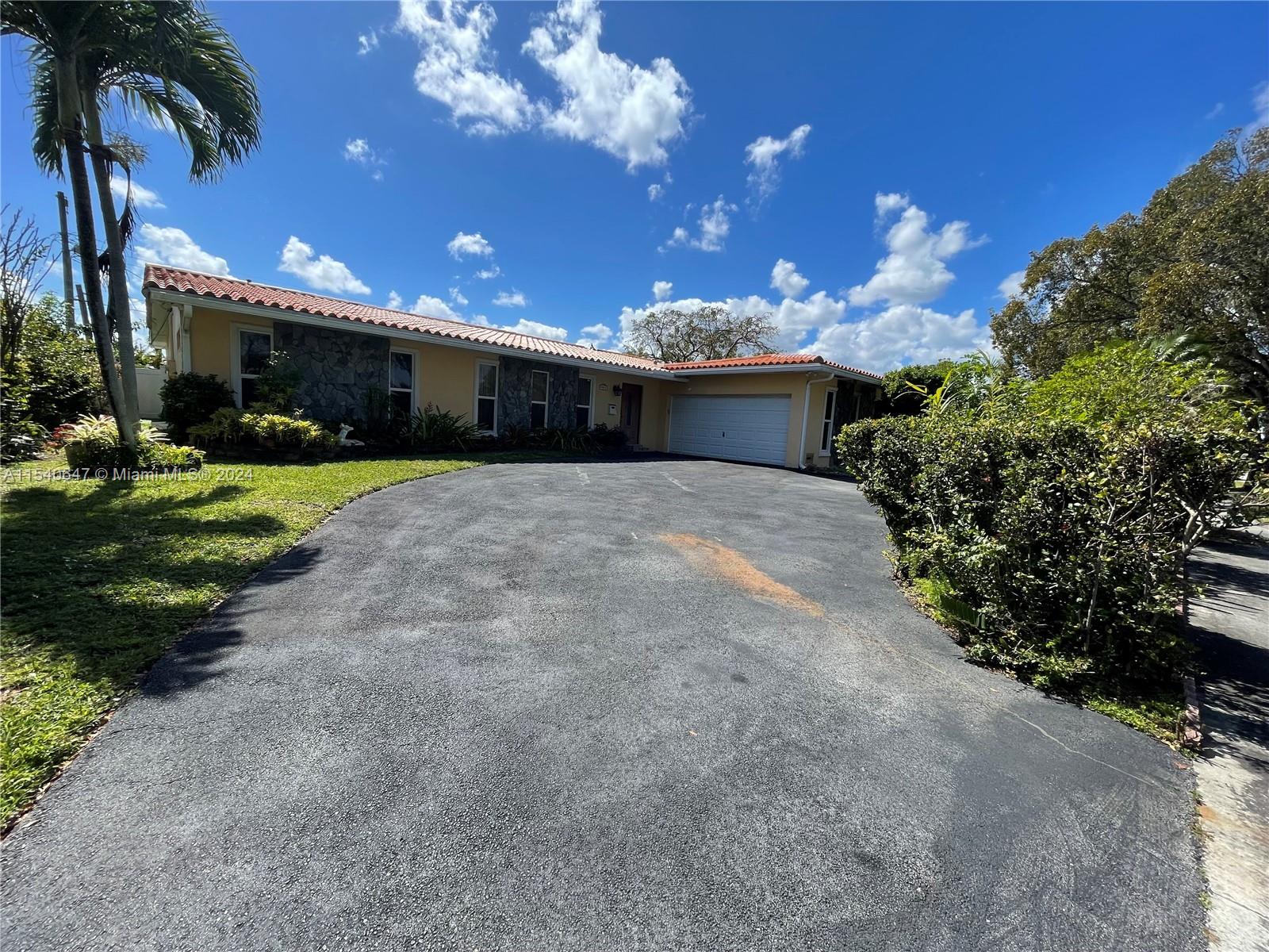 HOLLYWOOD GOLF ESTATES SE - Residential Lease
