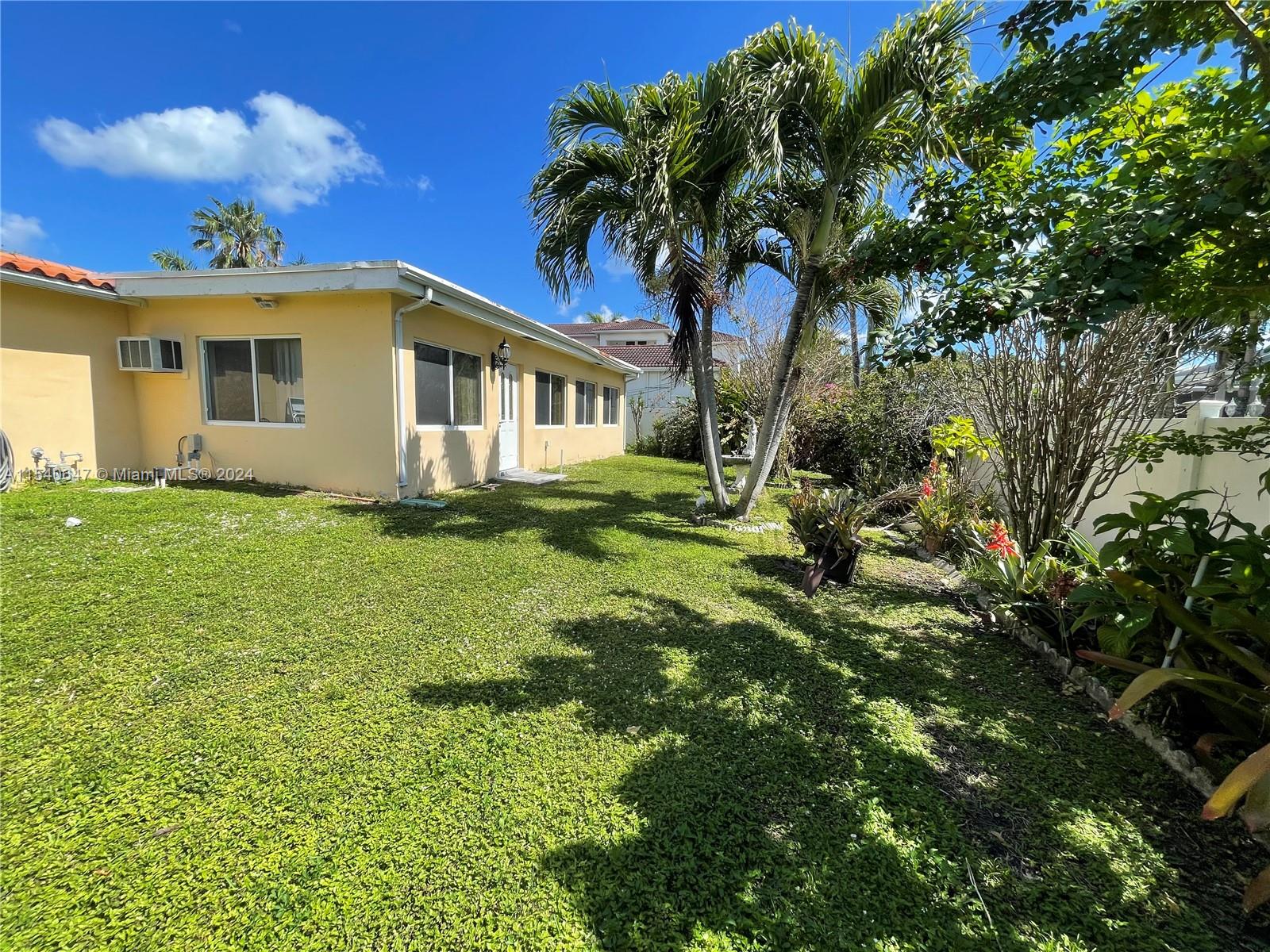 HOLLYWOOD GOLF ESTATES SE - Residential Lease
