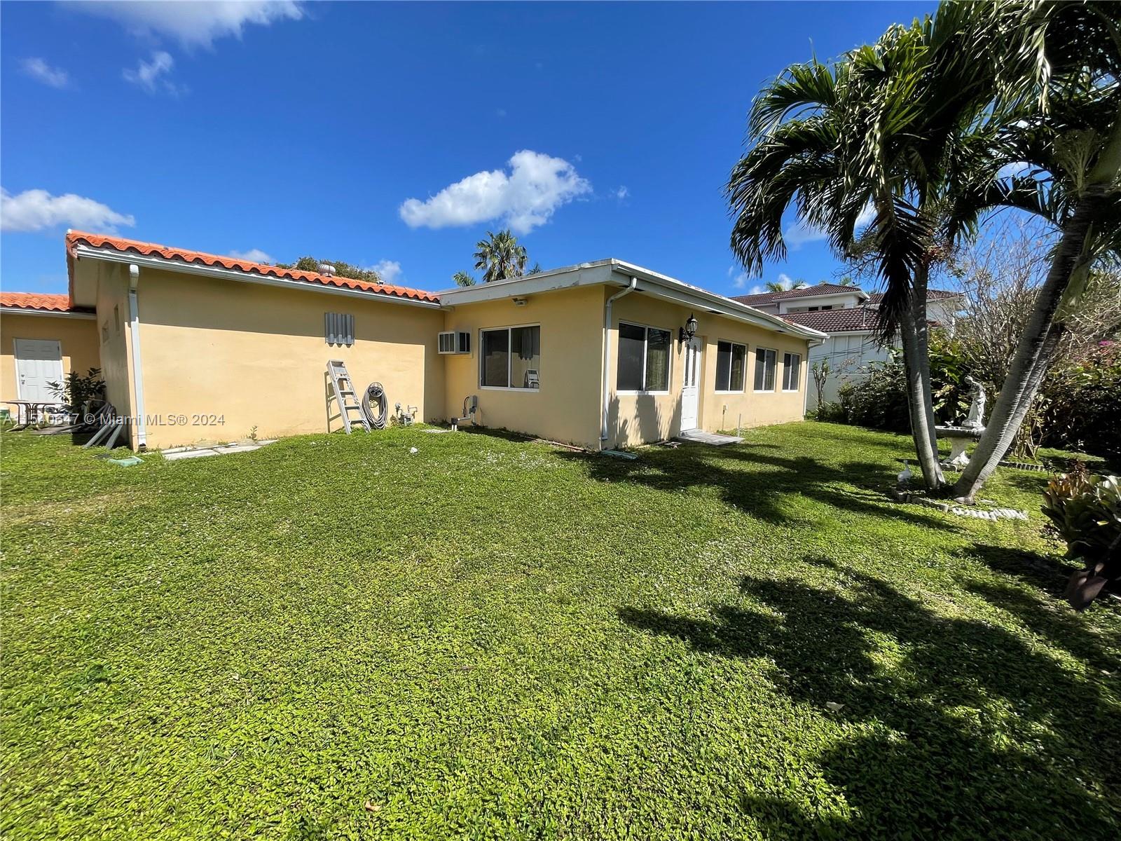 HOLLYWOOD GOLF ESTATES SE - Residential Lease