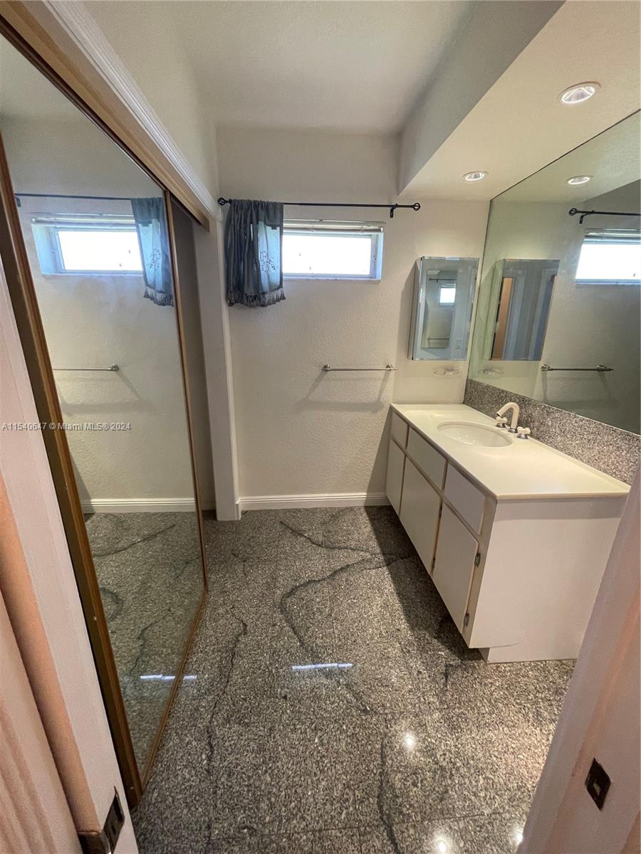 HOLLYWOOD GOLF ESTATES SE - Residential Lease