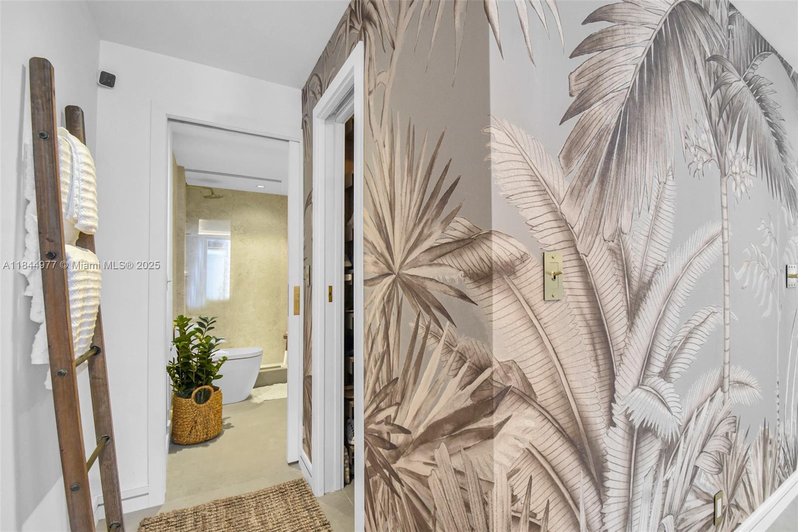 RONEY PALACE CONDO - Residential