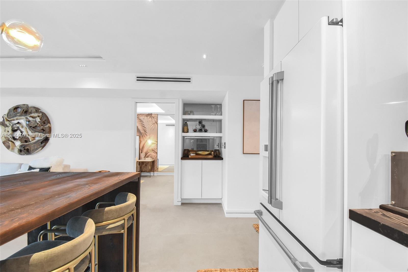 RONEY PALACE CONDO - Residential