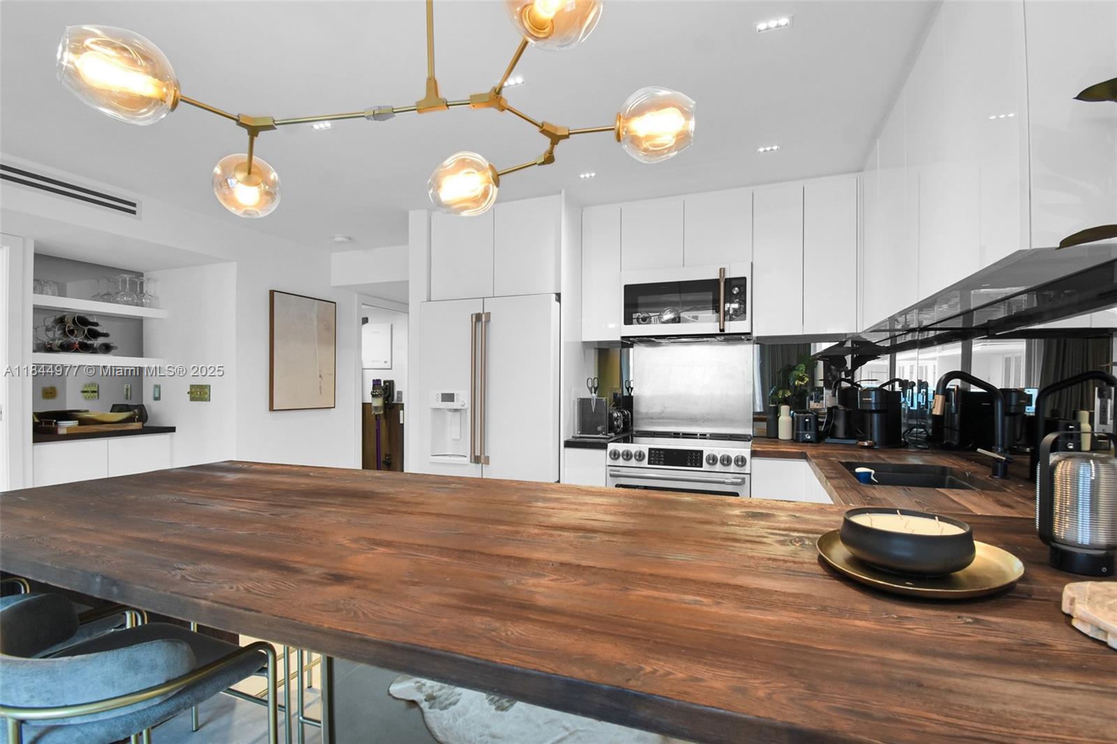 RONEY PALACE CONDO - Residential