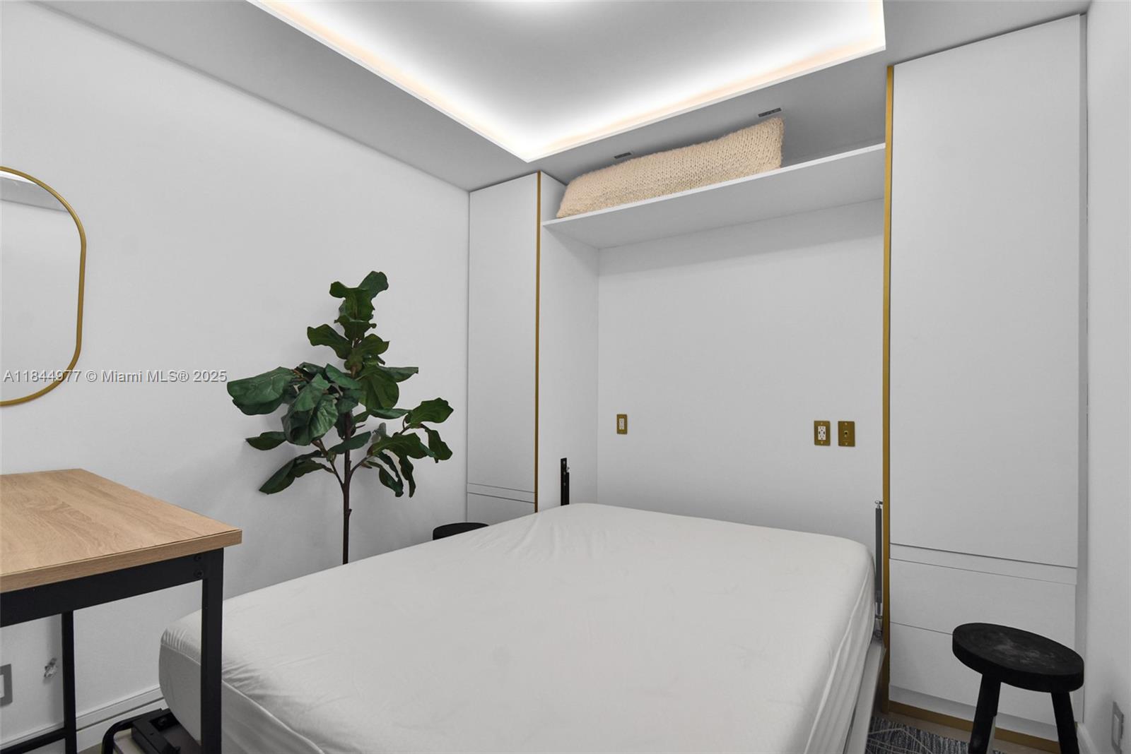 RONEY PALACE CONDO - Residential