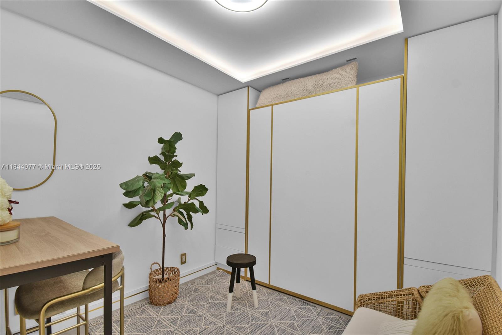 RONEY PALACE CONDO - Residential