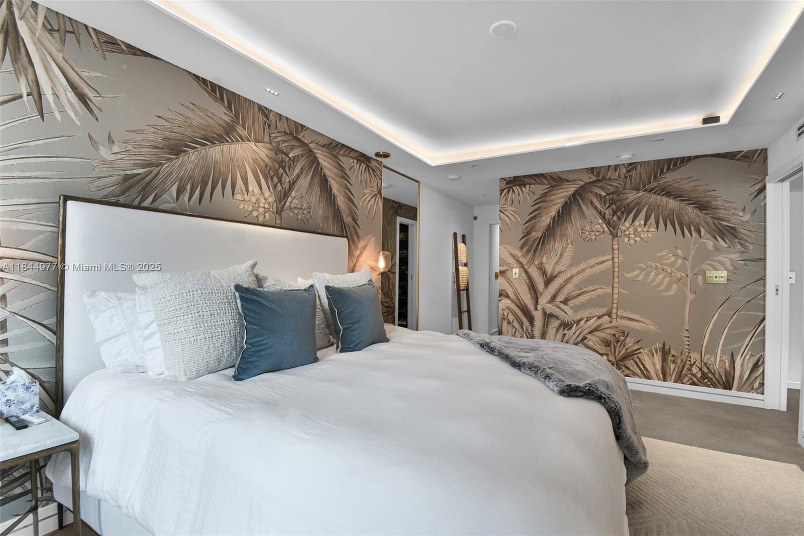 RONEY PALACE CONDO - Residential