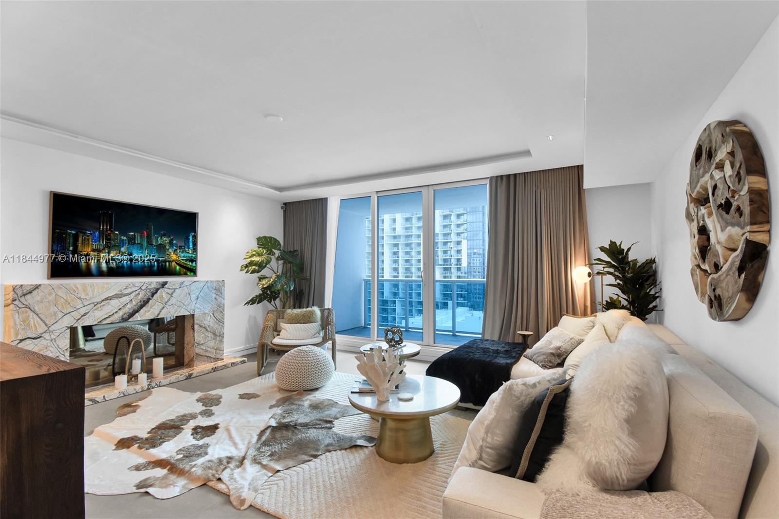 2301 Collins Ave 1201, Miami Beach, FL, 33139/$1,450,000 4 2301 Collins Ave 1201