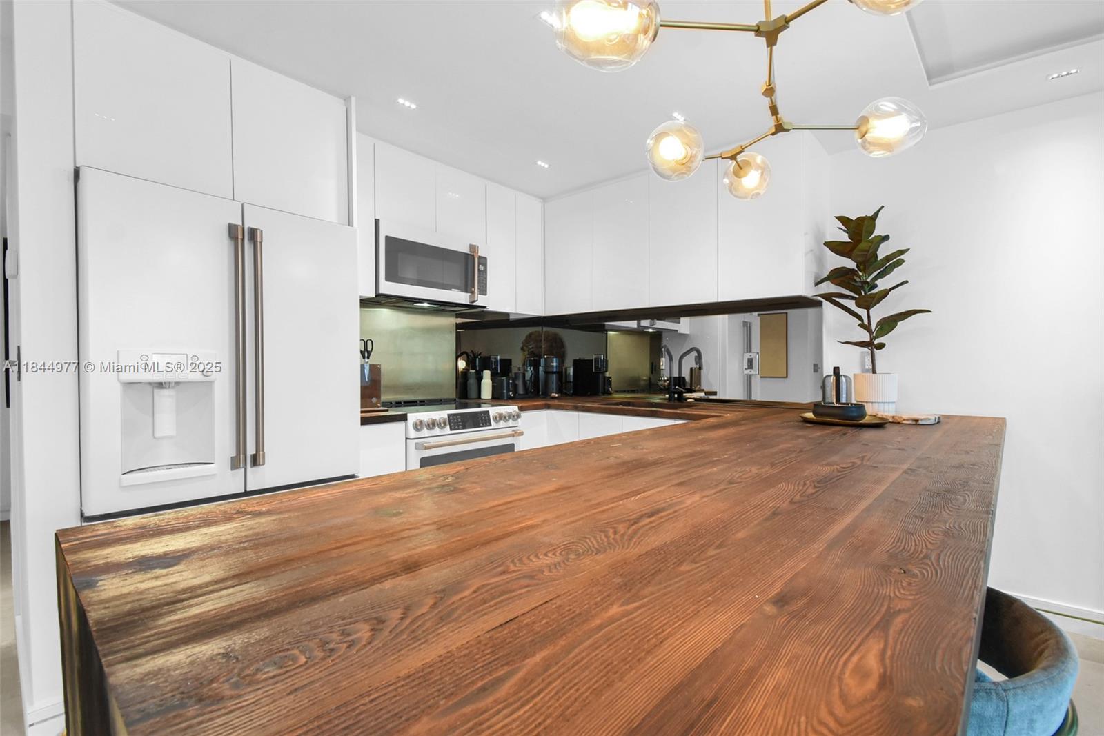 RONEY PALACE CONDO - Residential