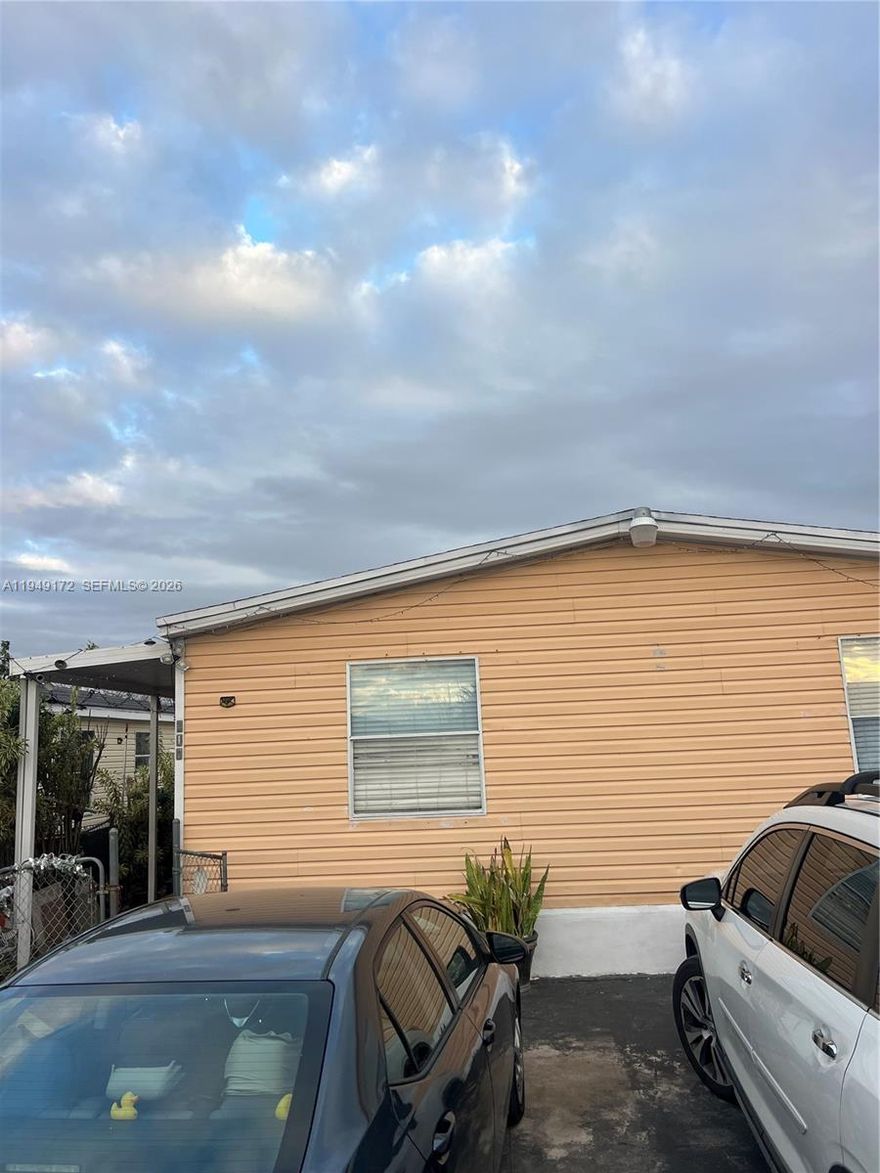NICE NEIGHBORHOOD, DON'T MISS THE OPPORTUNITY TO OWN YOUR MOBIL HOME WITH YOUR OWN LAND. 3 BEDROOMS 2 BATHROOMS , LOW HOA INCLUDES POOL MAINTENANCE AND SECURITY. PROPERTY NEEDS SOME TLC , BRING YOUR OFFER, SELLER MOTIVATED .