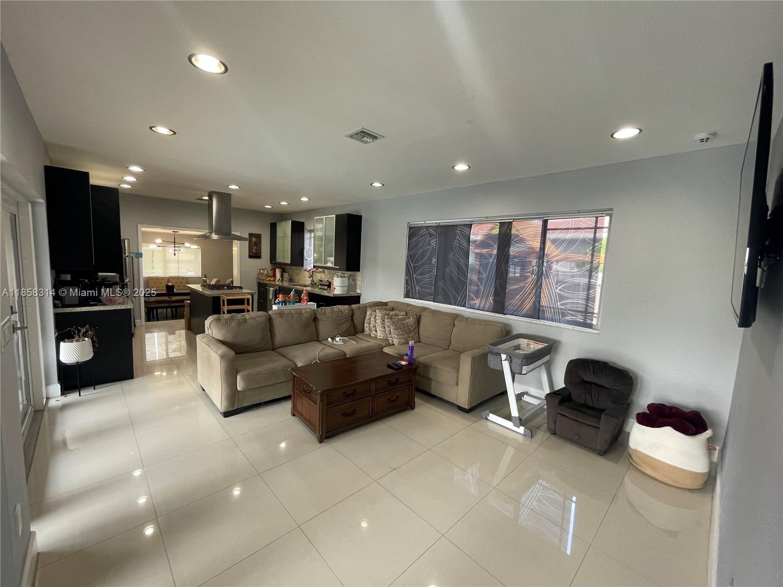 T & R HOMES - Residential