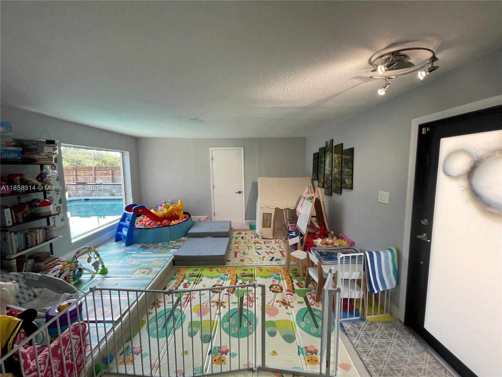 T & R HOMES - Residential