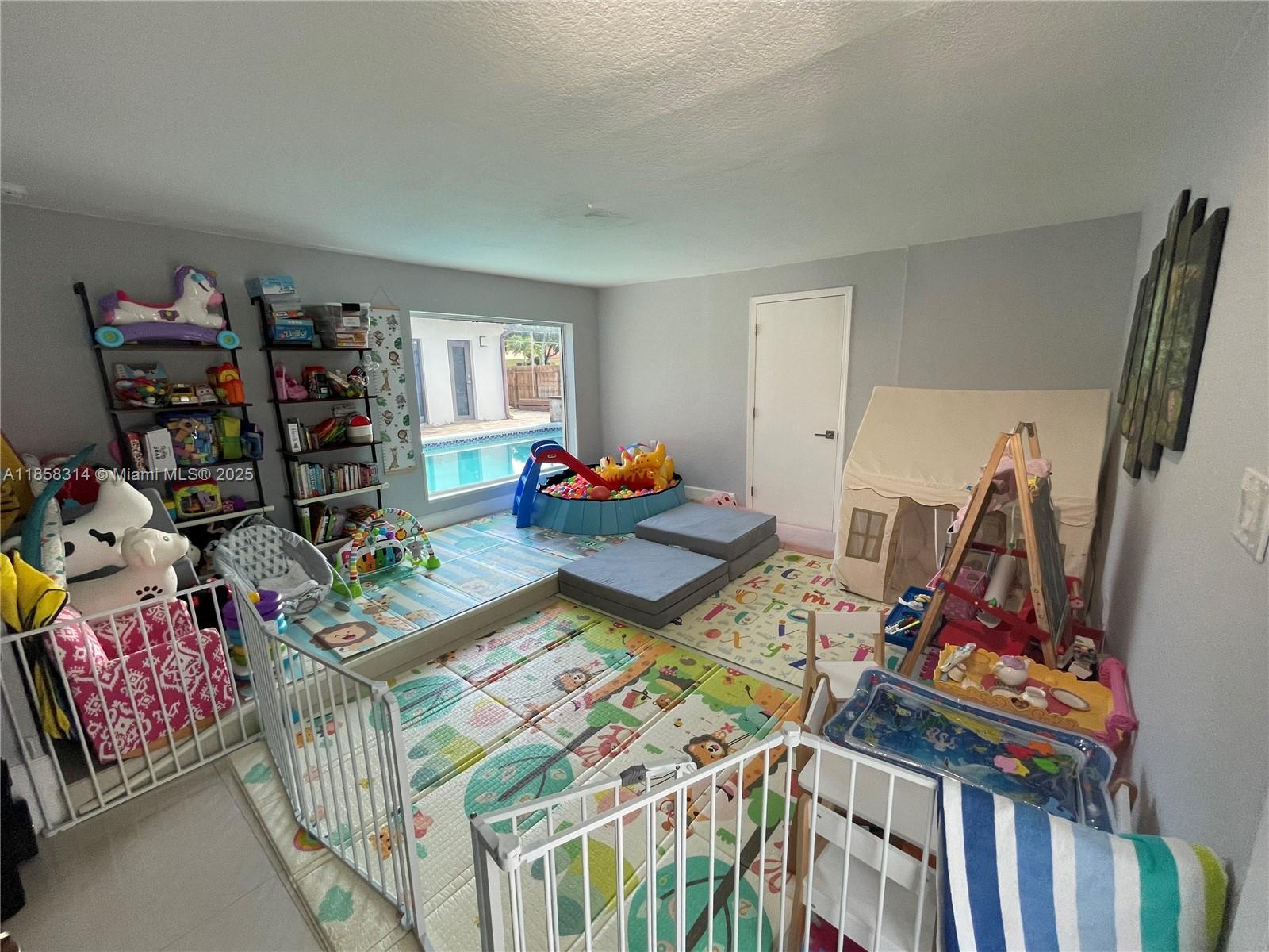 T & R HOMES - Residential