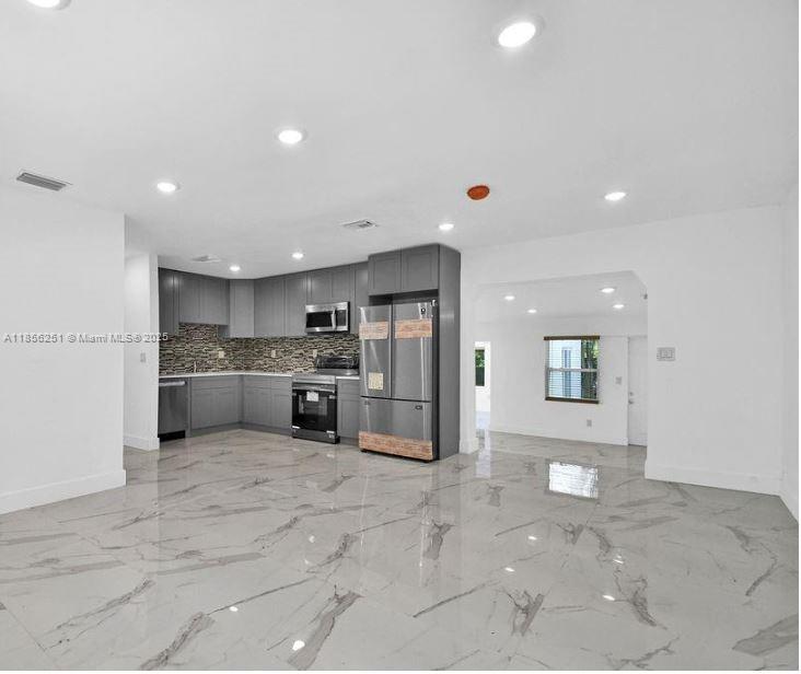 8900 NW 33rd Ave Rd