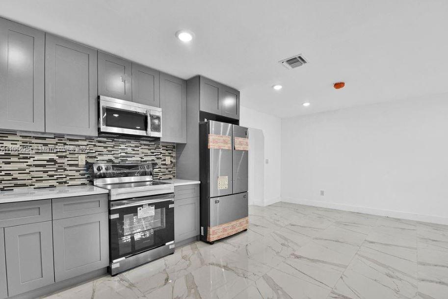 8900 NW 33rd Ave Rd