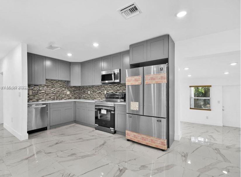 8900 NW 33rd Ave Rd