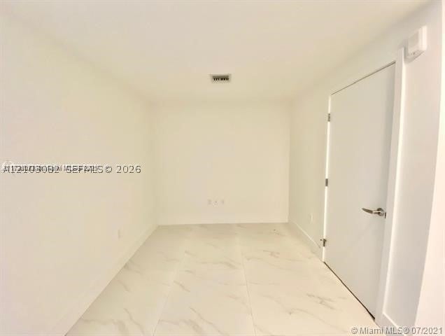 16385 Biscayne Blvd 702