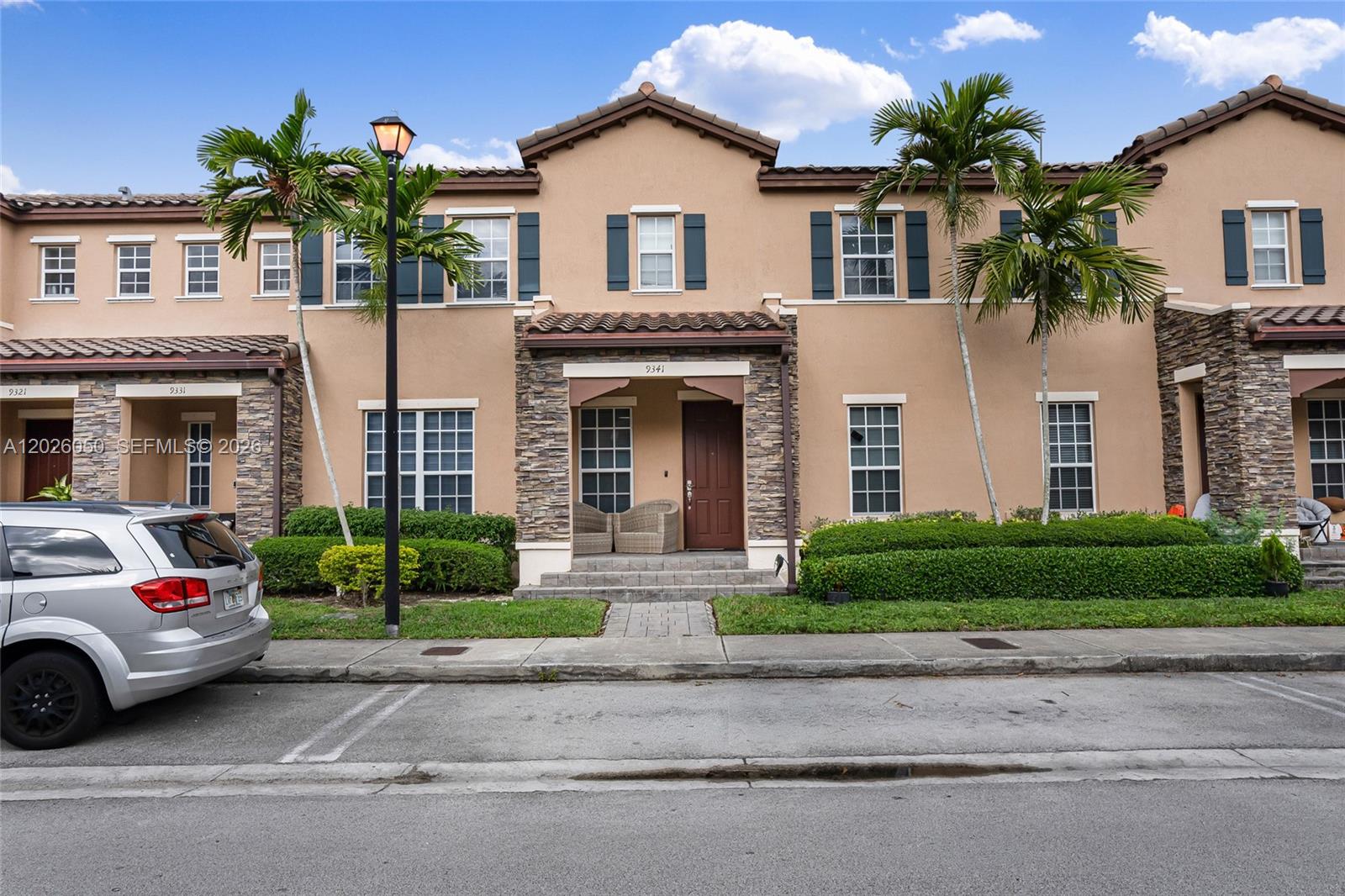 KENDALL COMMONS TOWNHOMES - Residential