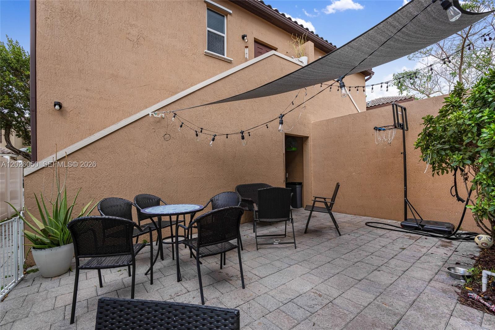 KENDALL COMMONS TOWNHOMES - Residential